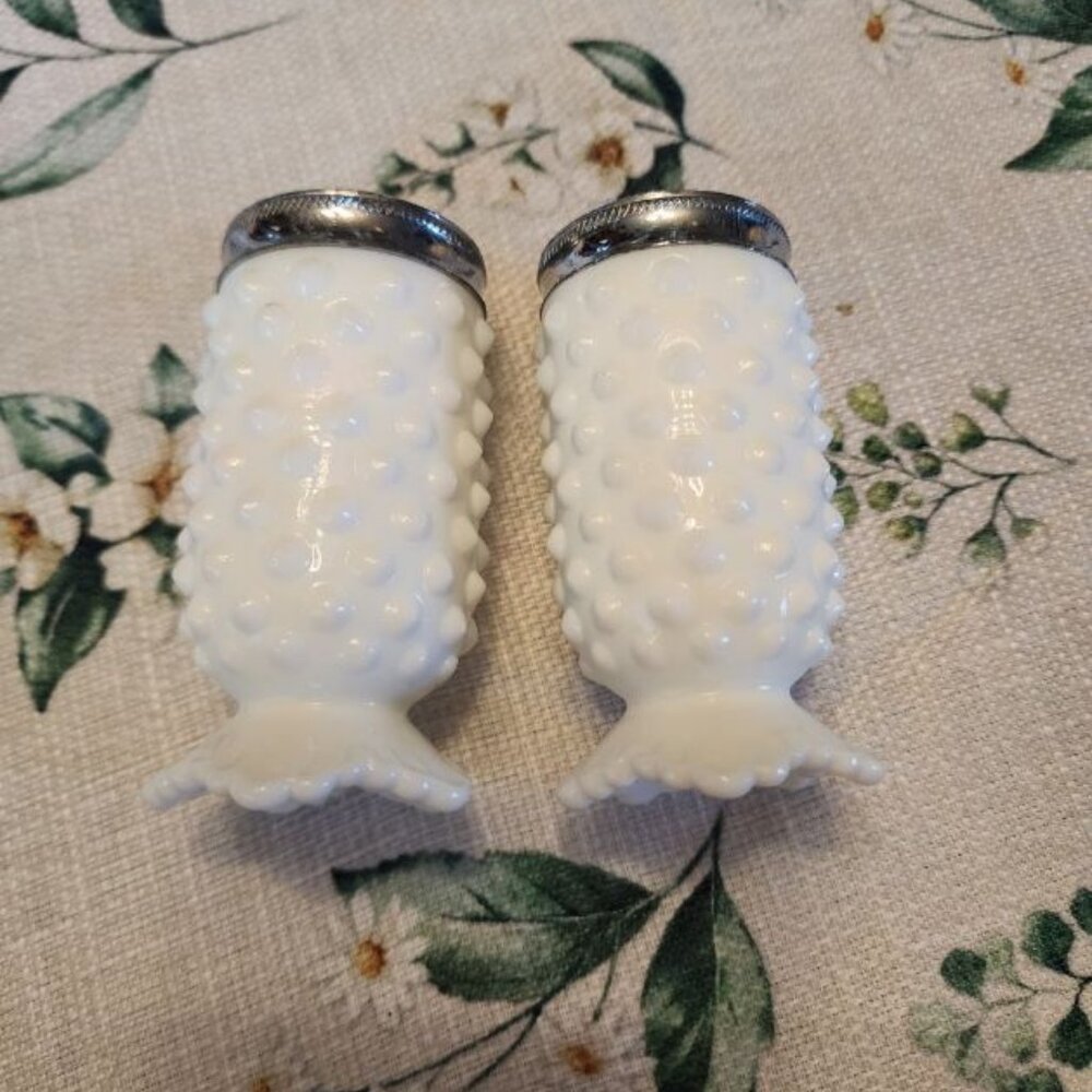 FENTON HOBNAIL VINTAGE MILK GLASS SALT & PEPPER SHAKERS